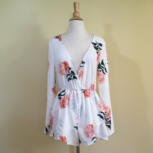 💥 CLEARANCE Long Sleeve Floral Surplice Romper - Picture 3 of 7